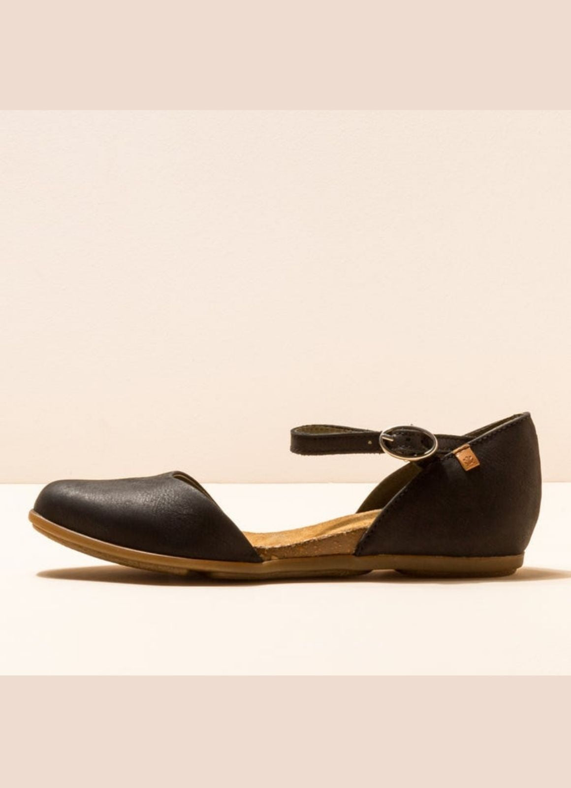 El Naturalista - Stella Buckled Flat Black