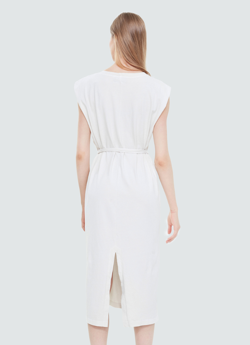 Robe en tricot à la taille nouée