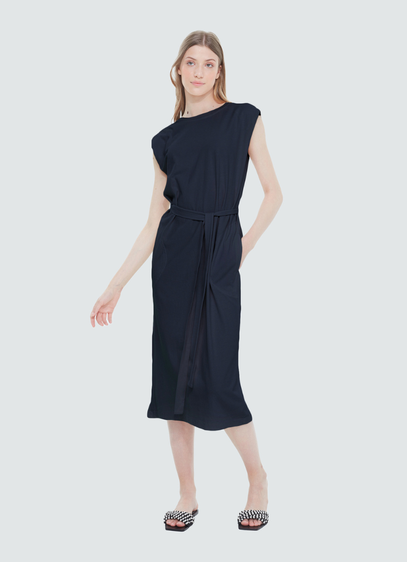 Robe en tricot à la taille nouée