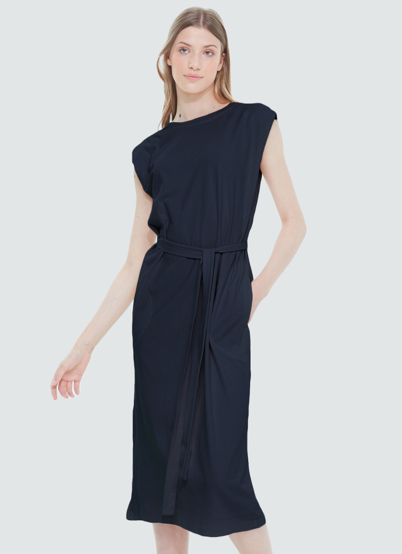 Robe en tricot à la taille nouée