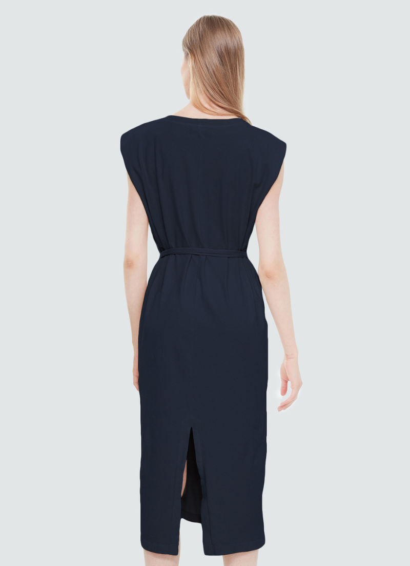 Robe en tricot à la taille nouée
