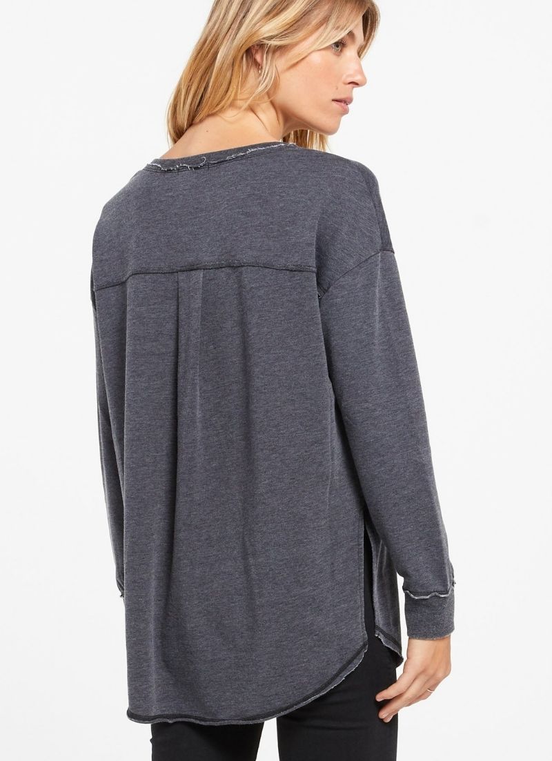 V-Neck Weekender